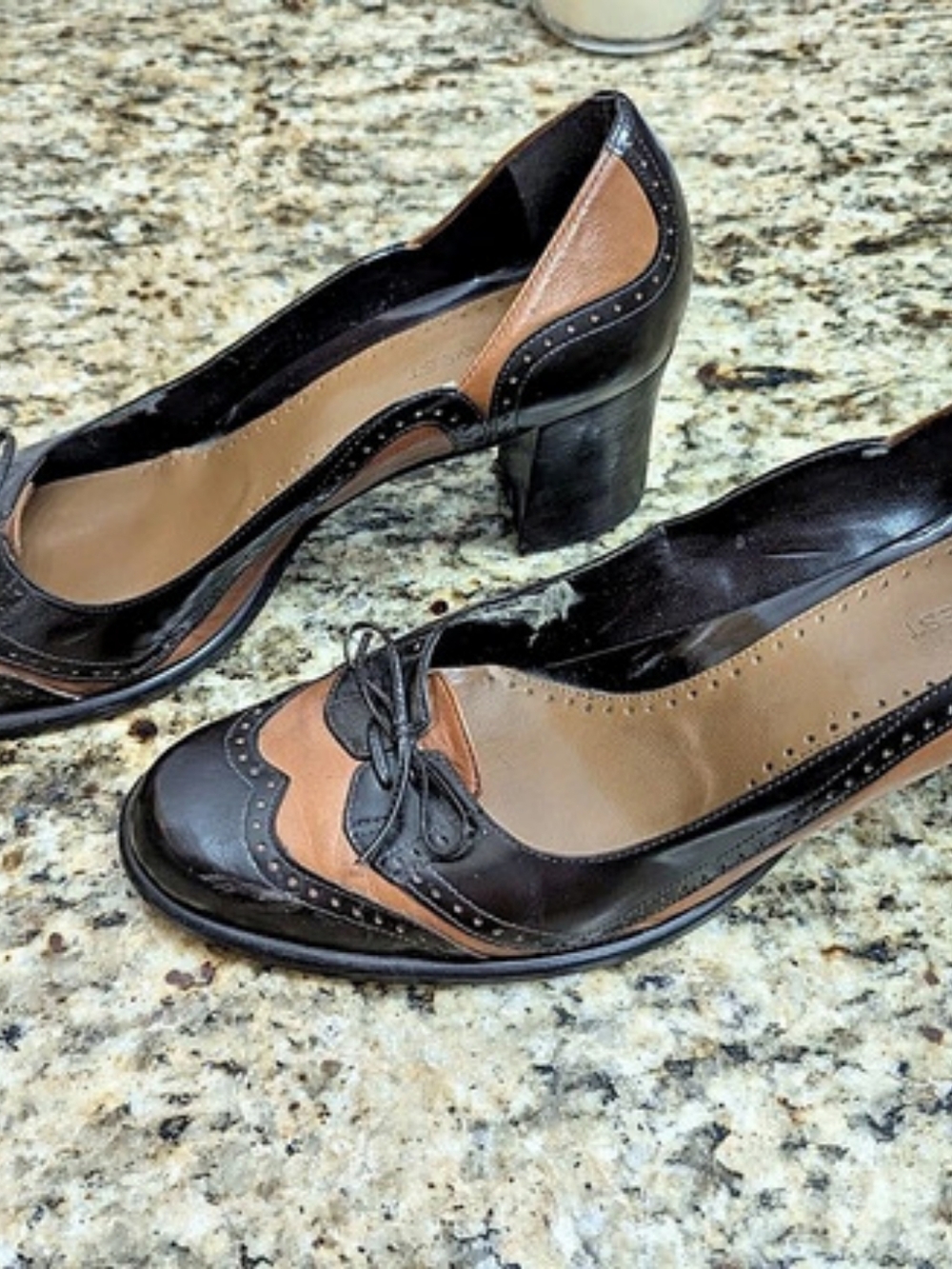 Nine West Two-Tone Bow Pumps US 11